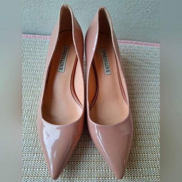 June In Love Beige Pumps Women's Shoes Pointed Low Heels Size 7 - Picture 2 of 7